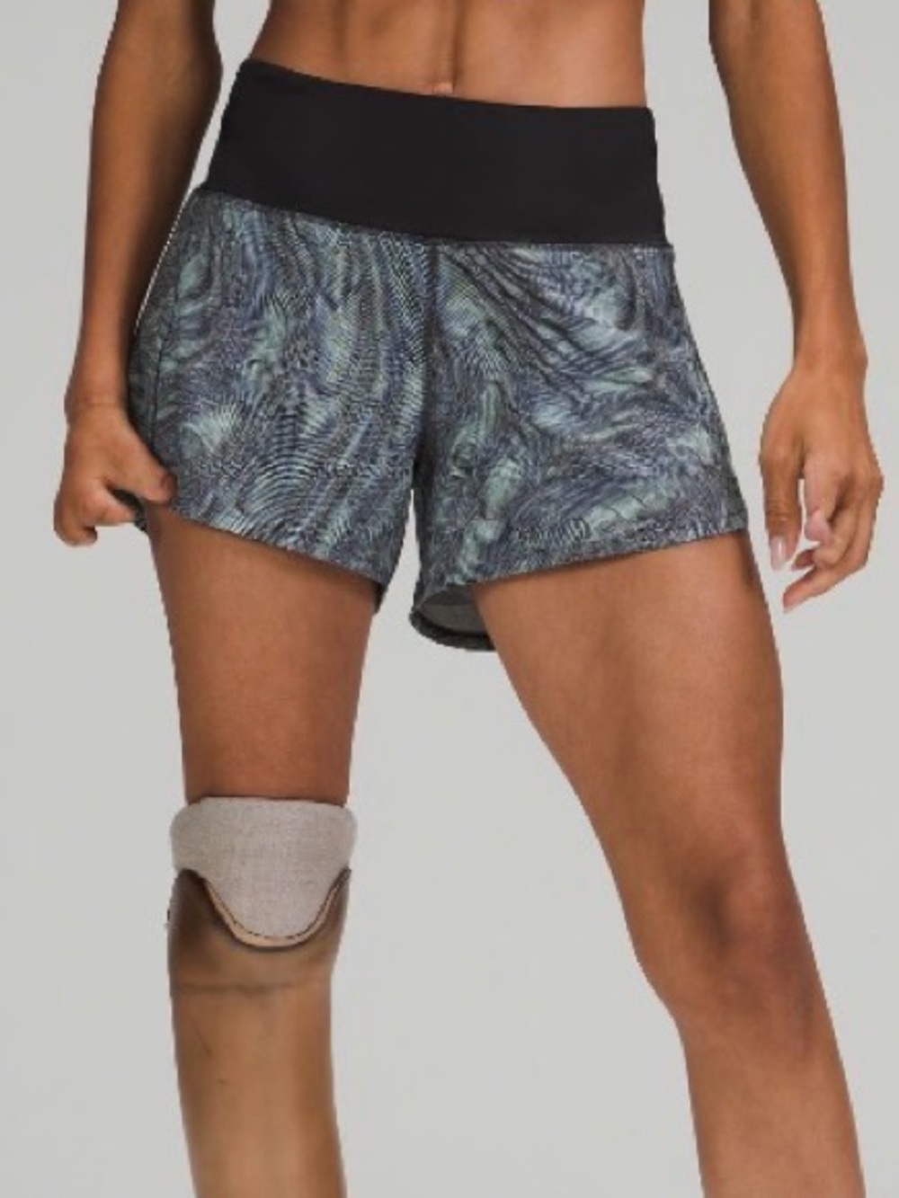Lululemon Speed up mid-rise short